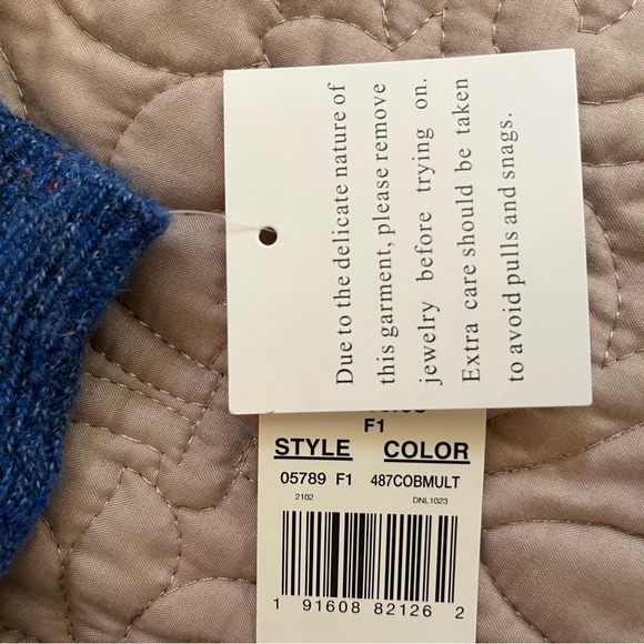 Sweater - Picture 6 of 6